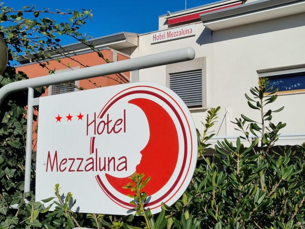 Hotel Mezzaluna 3*